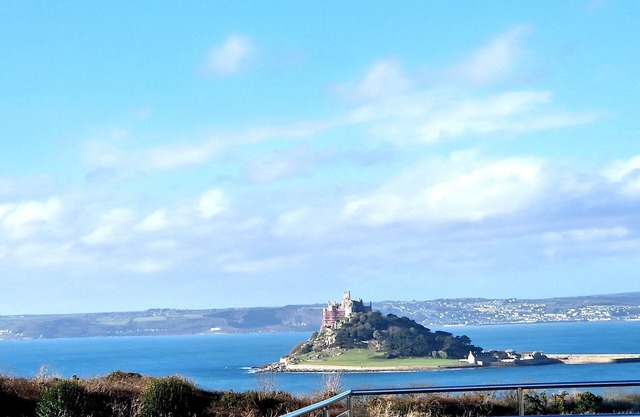 Walk to Beach - Sea View - Free Parking -Free WiFi
