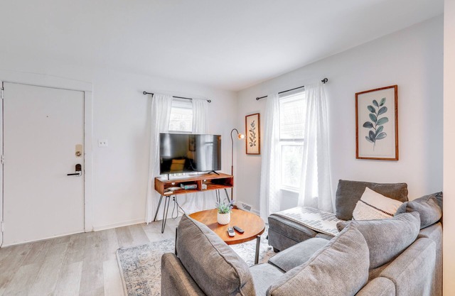 Walk to Campus & Palmer Square: Dtwn Townhome