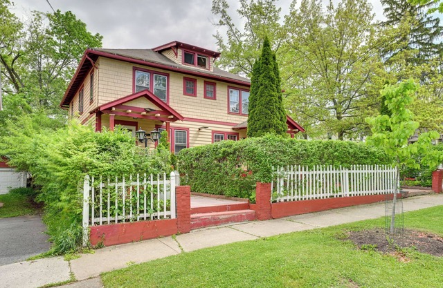 Walk to Cornell University: Charming Duplex!