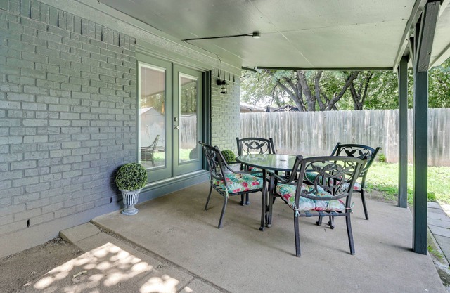 Walk to Dtwn: Family Home w/Patio in Burleson