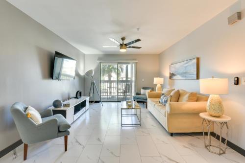 Walk to Golf Course and Beach Modern Destin Condo