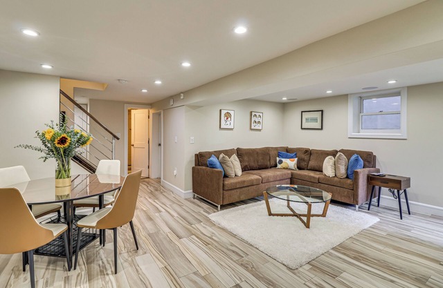 Walk to Hudson River Parks: Recently Renovated Apt