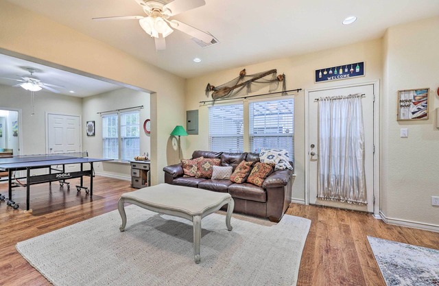 Walk to Lake: Townhome w/Hot Tub in Afton!