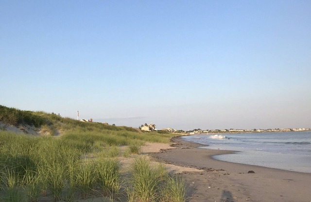 Walk to Sand Hill Cove or Galilee: 2 Bed Recently Remodeled