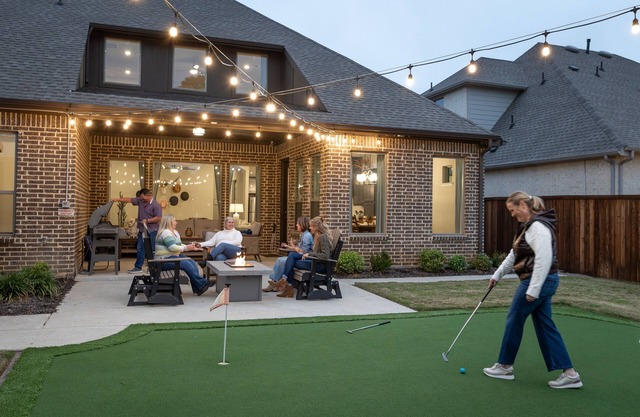 Walk To Stadiums: Game Room Hot Tub Mini Golf 4 Full Bath Prime Location