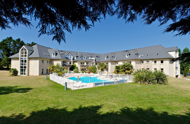 Walk to the Beach! Bright Saint-Briac Retreat