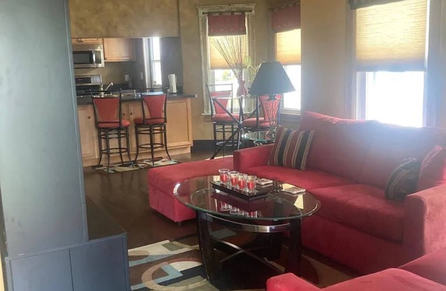 Walk to the Beach & Summer festivities from 2-bedroom house w/WiFi & AC