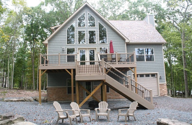 Walk to the Ski-Slope, Pool and Lodge Spectacular 5 Bedroom 3 Bath Contemp