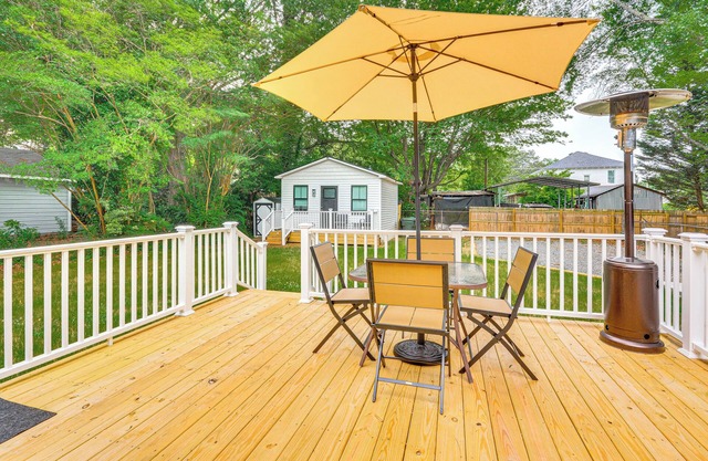 Walk to Uptwn Lexington: Modern Retreat w/Porch!