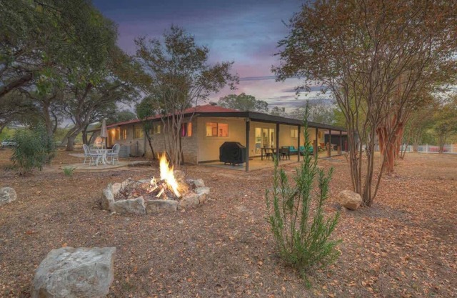 Walk to Whitewater Amphitheater-GameRoom & Firepit
