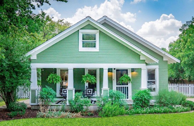 Walking distance to everything in downtown Frisco. Vintage Charmer!
