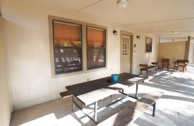 Walking distance to the Frio River, access to shared pool