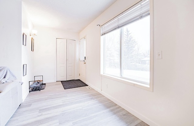 [Walkout Basement Suite] Spacious and Cozy, 2 Bedroom 4 Bed