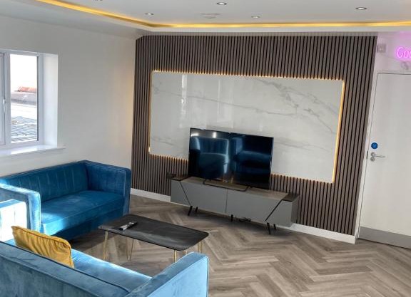 Walter Road Holiday Home Swansea - 4 bedrooms