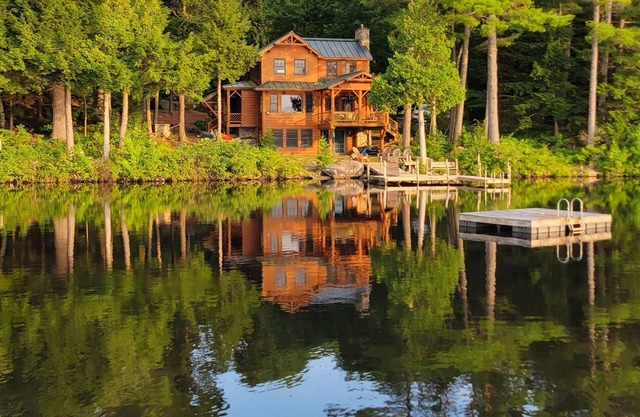 Warm & Inviting Lakeside Retreat, Private, Tranquil Picture Perfect Setting