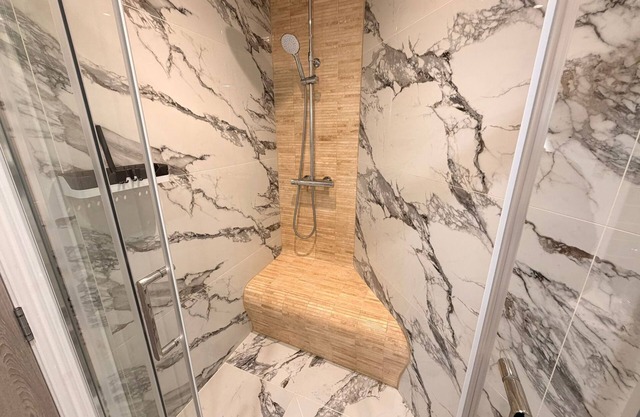 Warstone Suite-Luxury 2-Bedroom Flat, Parking, WiFi, Netflix, Central Location