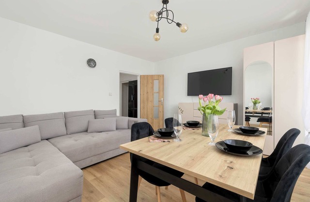 Waska Bright Apartment with Balcony