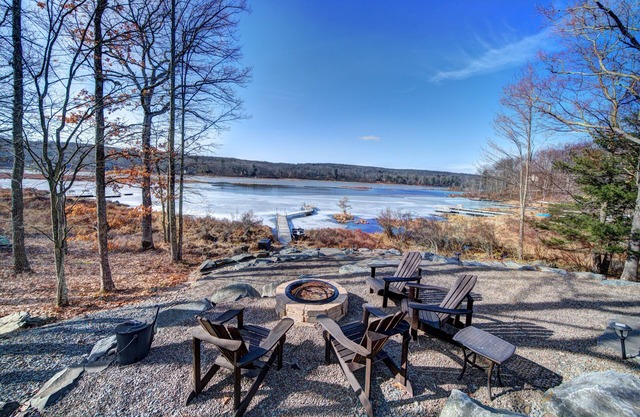 Water front boating, fishing, swimming, ski, golf, horseride, hike & more!