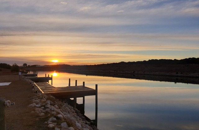 Water Frontage - Beautiful Sunrise in Hindmarsh Island