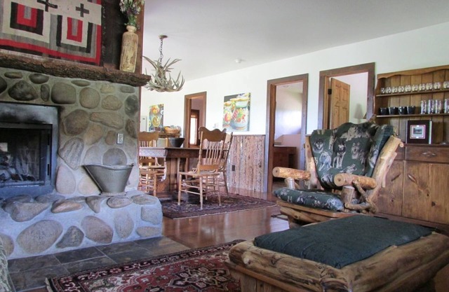 Waterfall & Riverfront 2BR/1 Bath canoes Incl., 2 bedroom riverfront incl. canoes