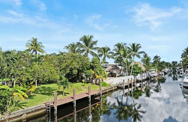 Waterfront 2-bedroom house with boat dock & Ocean Access