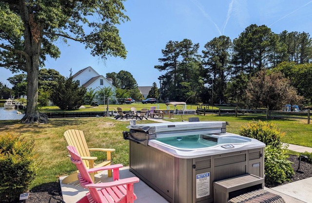 Waterfront 3BR Cottage with Hot Tub, Kayaks & Dog-Friendly Yard – Near Bethany