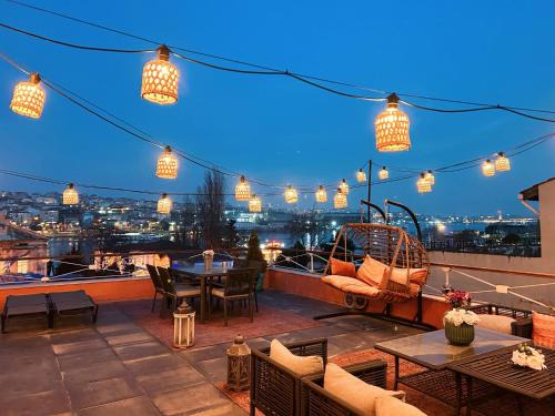 Waterfront Apartment by the Tram- Terrace with Dome & Golden Horn View in Fatih