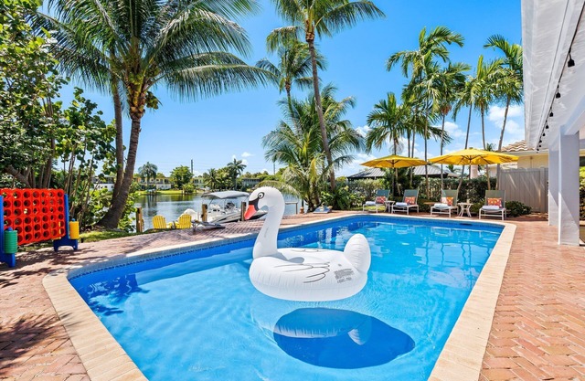 Waterfront | Boat Rental | Heated Pool | Sleeps 10