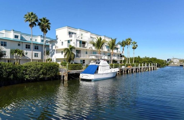 Waterfront Boater's Paradise