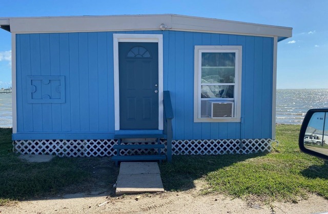 Waterfront cabin in beautiful Aransas Pass, Texas