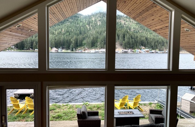 Waterfront Cabin on Deer Lake with Private Dock
