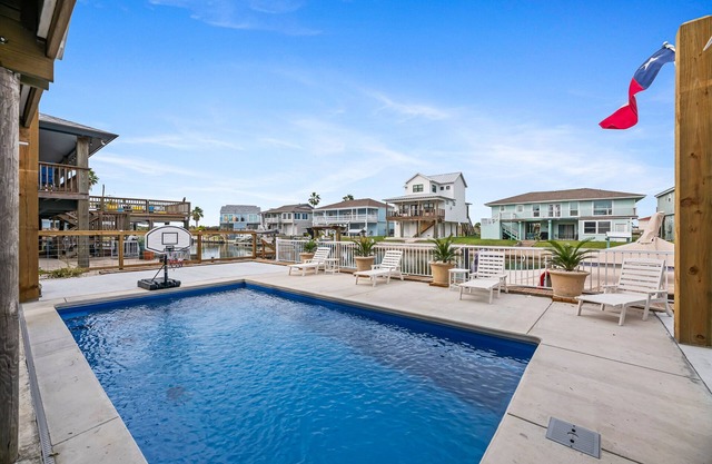 Waterfront Canal home! Private Pool, Hot Tub, Fishing, Dock your Boat!