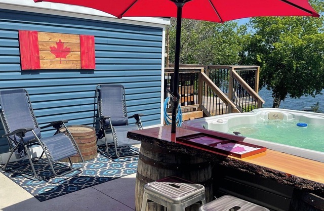 Waterfront Cottage with Hot Tub, Sauna, Fire Pit! Very family-friendly!