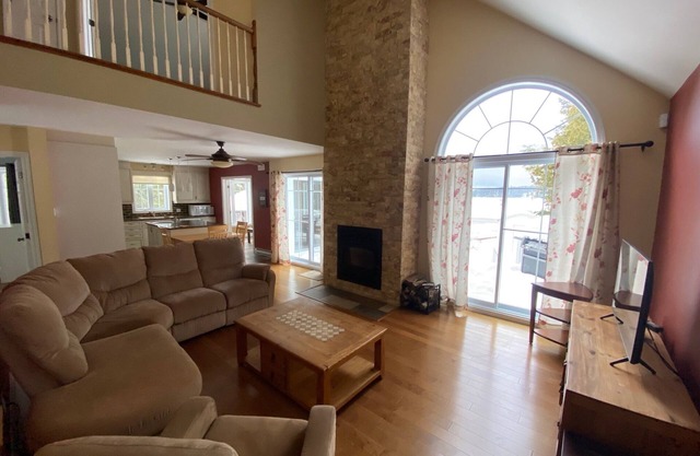 Waterfront cottage Lac Quenouille