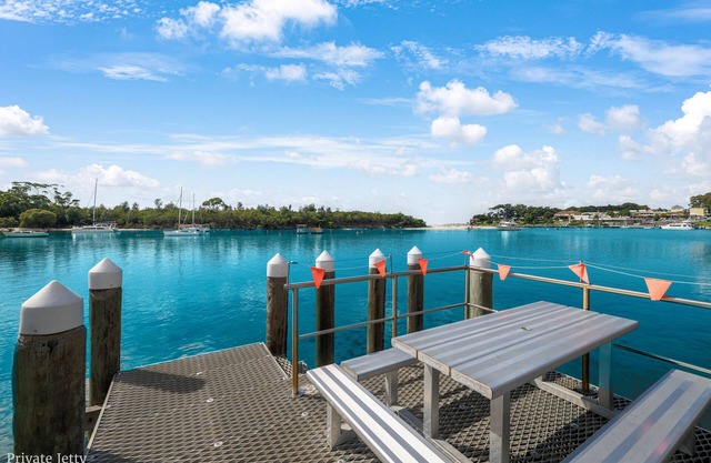 Waterfront Escape with Exclusive Jetty! 4 minutes walk into central Huskisson.