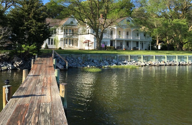 Waterfront Estate w/Pool, Dock, Sunset views near St. Michaels, sleeps 12+