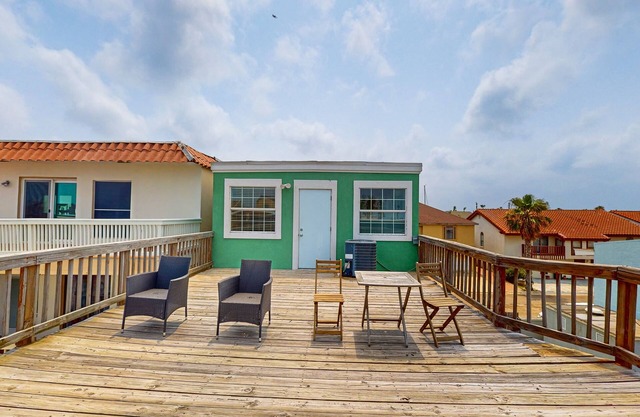 Waterfront home w/a spacious deck, boat slip, & fish cleaning station - dogs OK