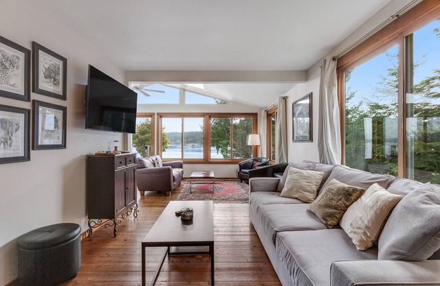 Waterfront house & cottage with private beach, kayaks, SUPs, 4 decks - dogs OK