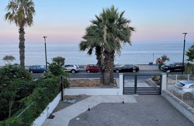 Waterfront 2-bedroom apartment near Taormina in charming Sant'Alessio Siculo
