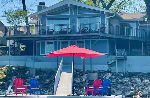 Waterfront Lake Home, Large Deck, Dock, Fish, Swim, Relax, Close to Tulsa & Town
