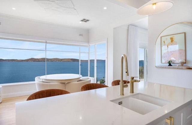Waterfront luxe- a Hobart oasis