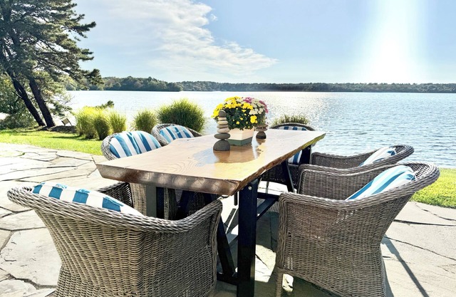 ★Waterfront & on Bike Path★Firepit ★Private beach★Bikes★Kayaks★Sm.dog OK💥Sunsets
