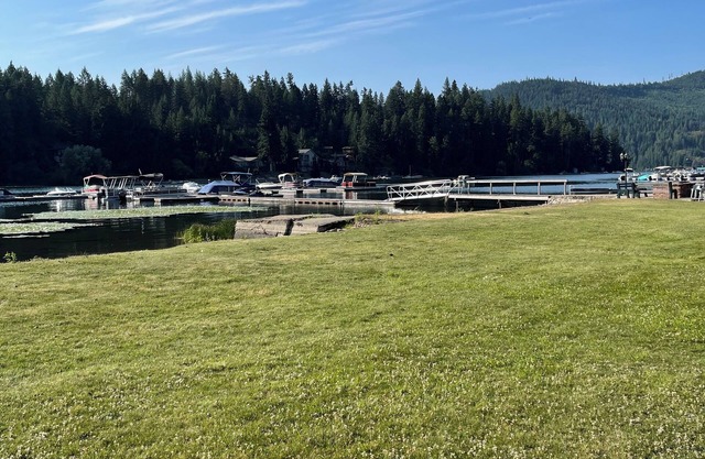 Waterfront Private Cabin w/Deck, Dock Space; AC; BBQ; Breathtaking Views; Pets