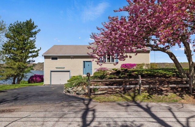 Waterfront Property on Narrow River & Short Distance to the Pier