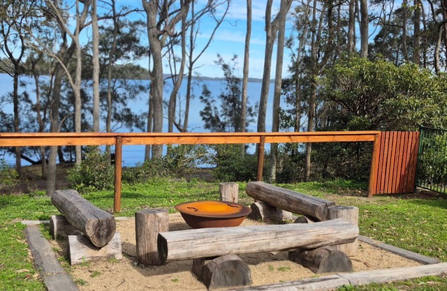 Waterfront Retreat Getaway Kayaks, Bikes, Fast WiFi and more
