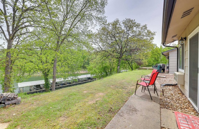 Waterfront Shell Knob Retreat on Table Rock Lake!