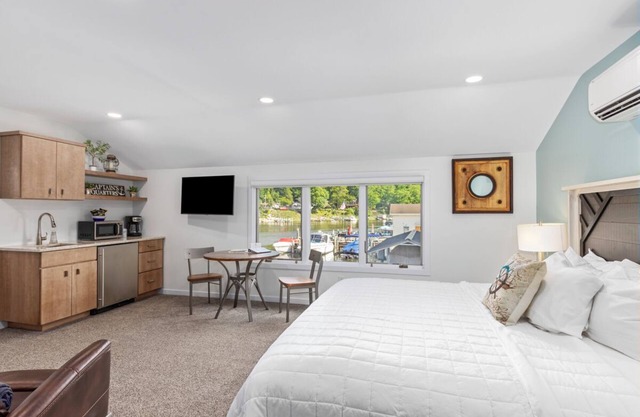 Waterfront Unit w/Great River Views! Welcome to the Star Studio at Paddlewheel Properties! Located along the Kalamazoo River, Downtown Saugatuck!