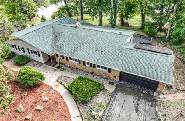 Waterfront views 2 lakes getaway game room