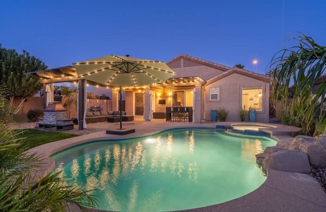 Waterfront Villa with Pool Hot Tub and Lounge area