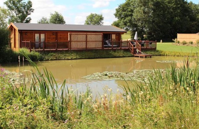 WATERLILY - sleeps 2 guests in 1 bedroom